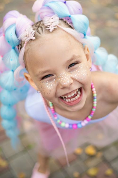 Таким образом, если день рождения у ребёнка ранней осенью, можно сделать вот такие прикольные летние фотки. 04