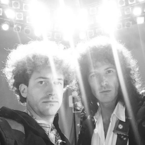 Гвил поздравил Джо с днём рождения в своём инстаграм аккаунте и теперь нам доступно ещё несколько фото со времён одуванчиковой прически. 01