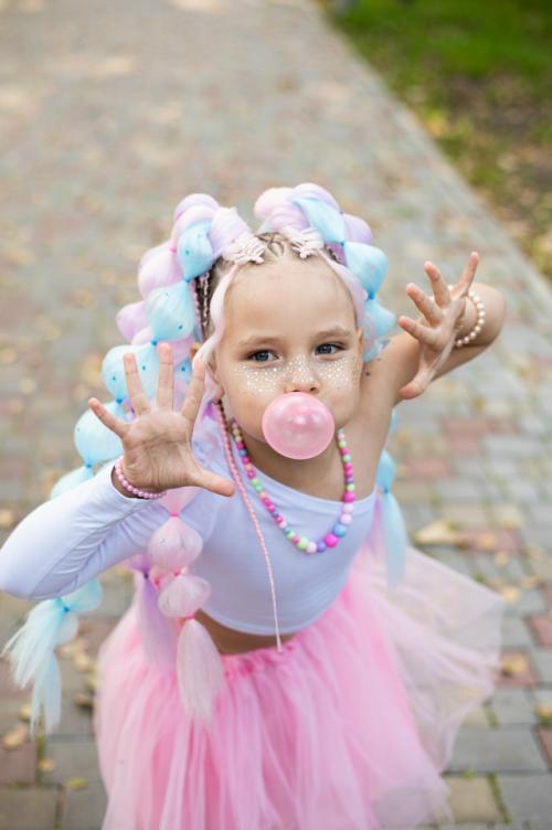 Таким образом, если день рождения у ребёнка ранней осенью, можно сделать вот такие прикольные летние фотки. 06