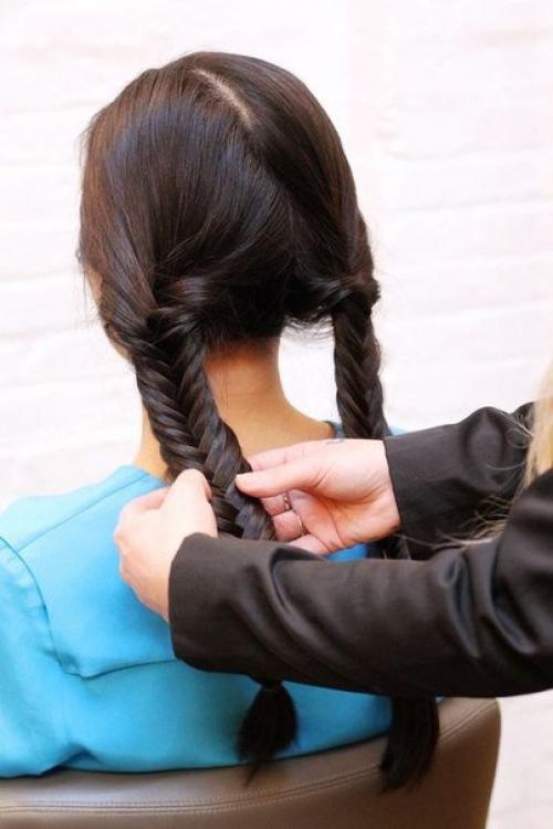 Очень красивая и простая в исполнении прическа. 03