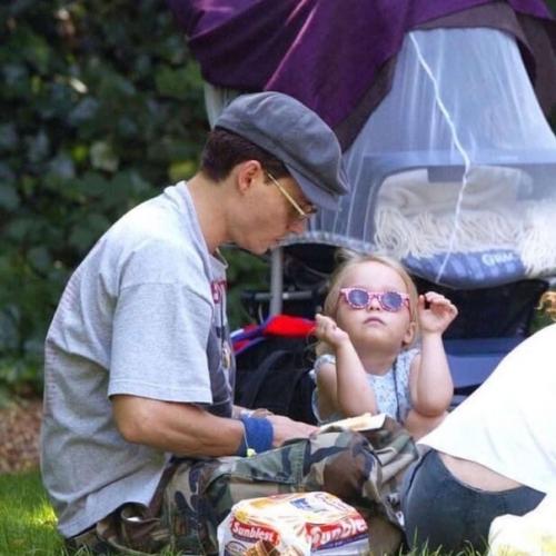 В 2008 году Джонни депп пожертвовал 1 миллион евро детской больнице в Лондоне! 02